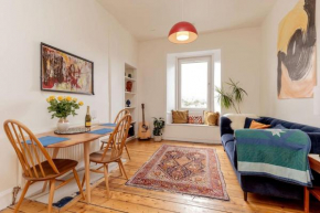 Vibrant and Spacious 2BD flat for 4 in Edinburgh